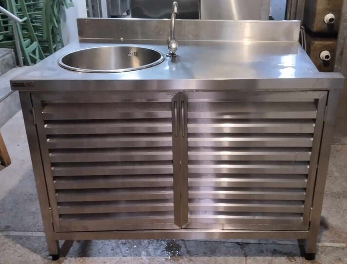 Λάντζα Κλειστή Ανοξείδωτη Με Φάλτσο 122x76/64x87Cm & 1 Γούρνα Φ42xΥ18Cm Μεταχειρισμένη